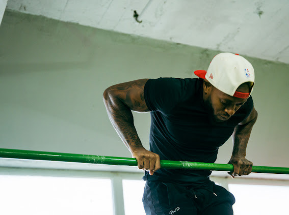 bar training at the gym